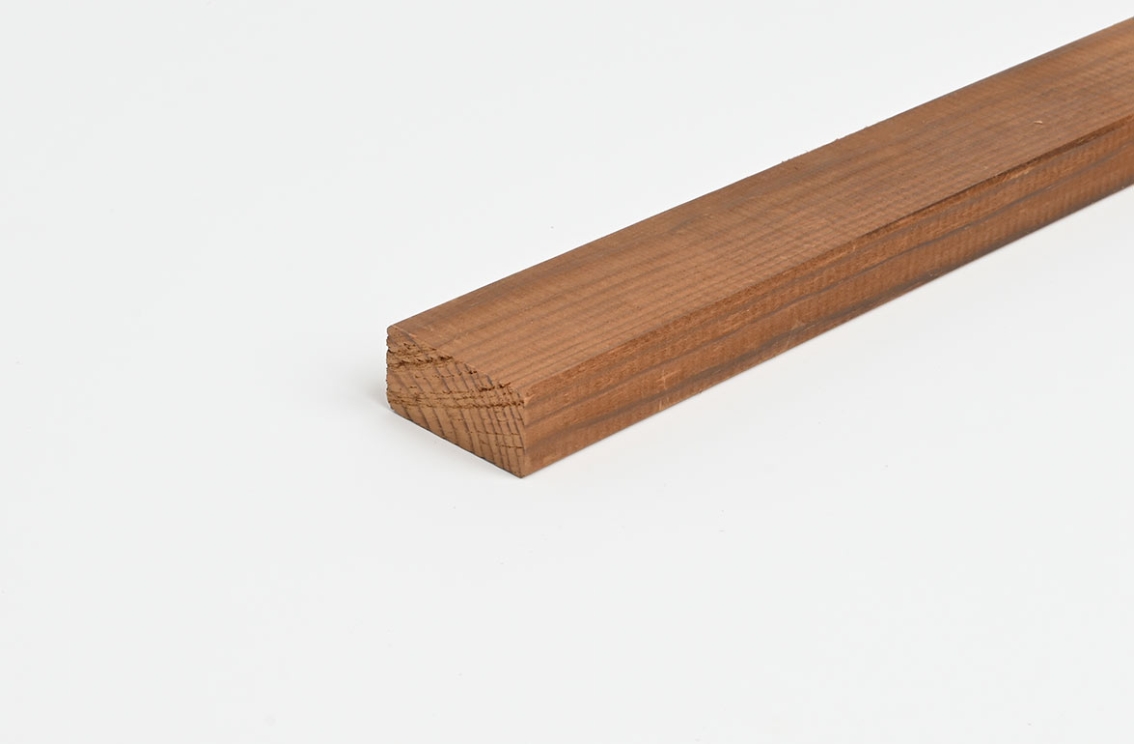 Produktprøve ThermoWood Fyr dekorativ liste, KEF A2